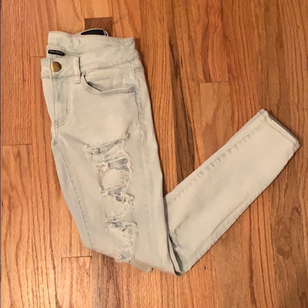 American eagle distressed light wash jeans